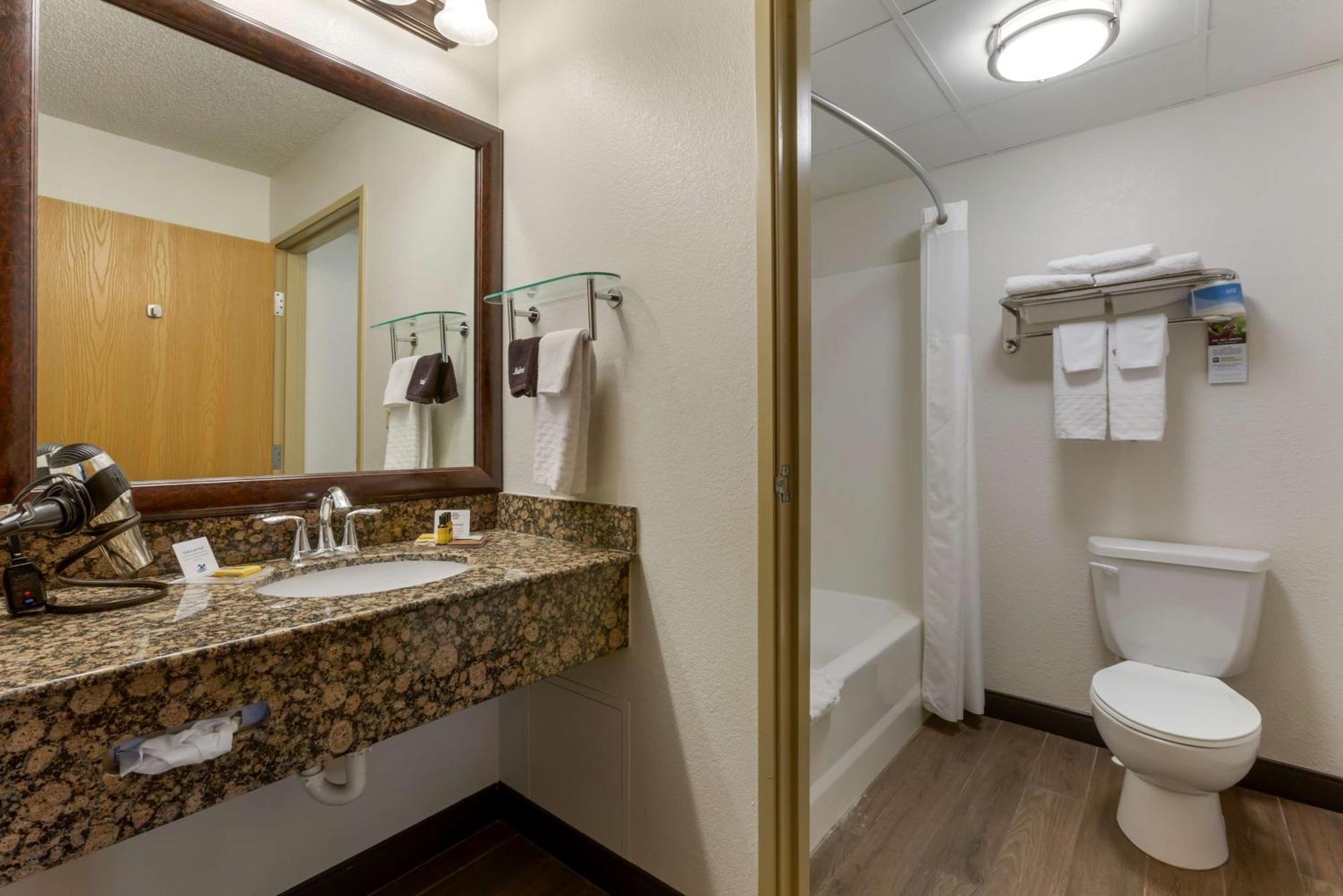 Western Lodge&suites Hotel