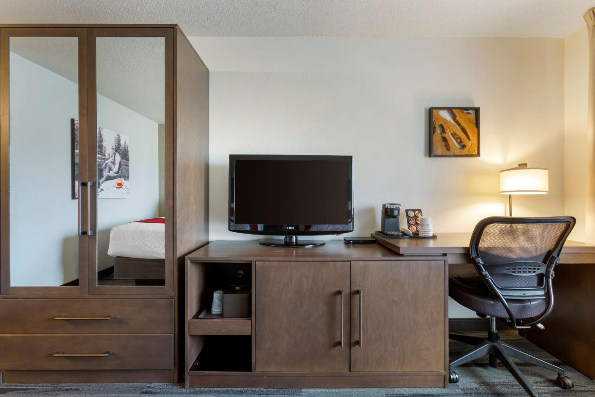 Western Lodge&suites Hotel